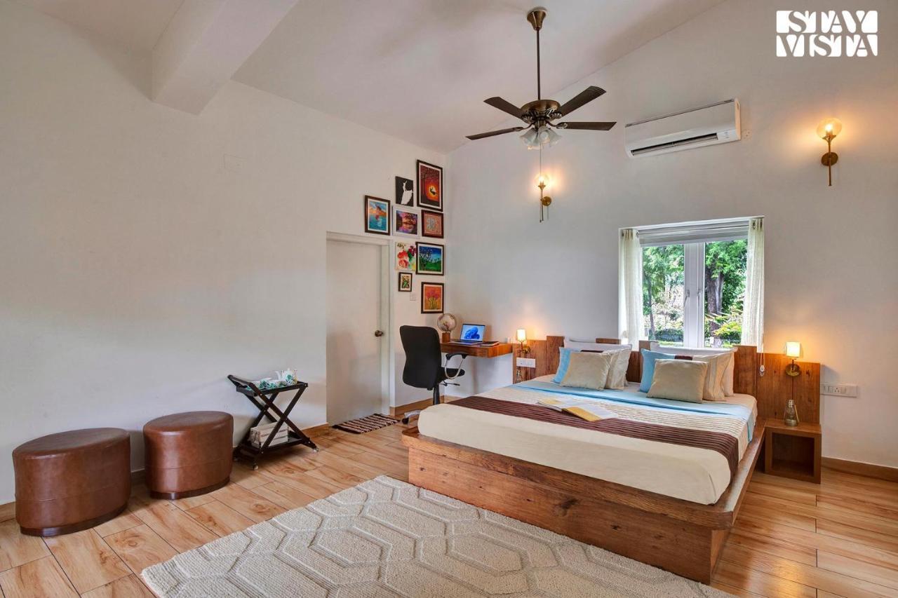 Stayvista At Idyllic Farmhouse - A Glasshouse With Outdoor Pool Gurgaon Esterno foto