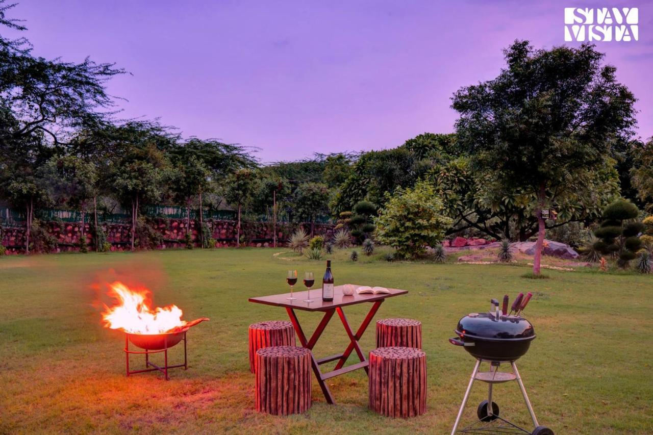 Stayvista At Idyllic Farmhouse - A Glasshouse With Outdoor Pool Gurgaon Esterno foto