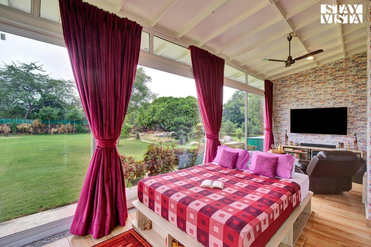 Stayvista At Idyllic Farmhouse - A Glasshouse With Outdoor Pool Gurgaon Esterno foto