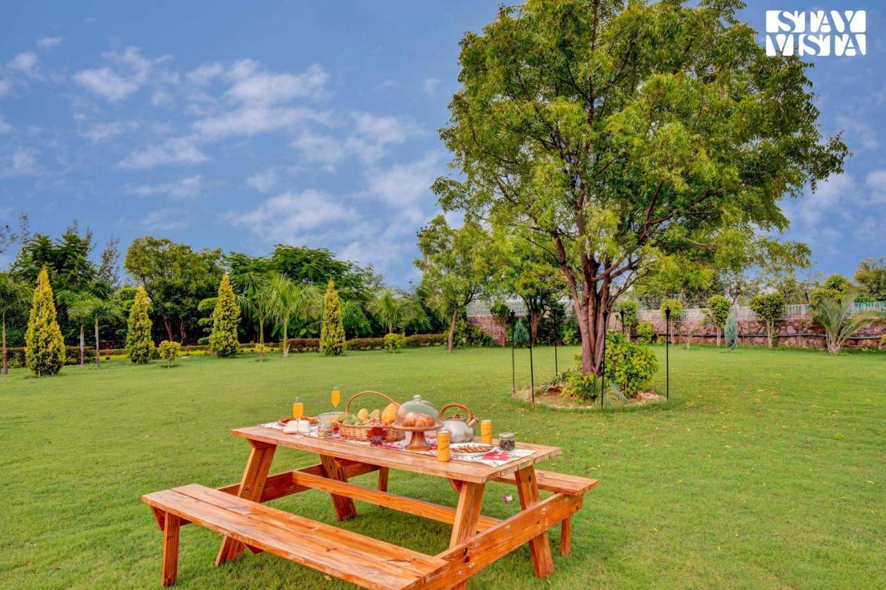 Stayvista At Idyllic Farmhouse - A Glasshouse With Outdoor Pool Gurgaon Esterno foto