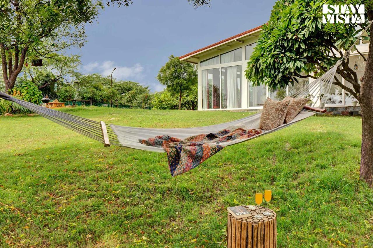Stayvista At Idyllic Farmhouse - A Glasshouse With Outdoor Pool Gurgaon Esterno foto