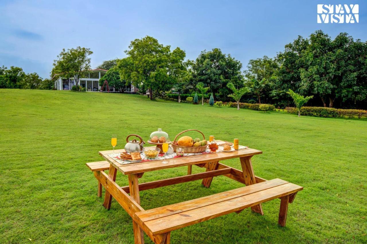 Stayvista At Idyllic Farmhouse - A Glasshouse With Outdoor Pool Gurgaon Esterno foto
