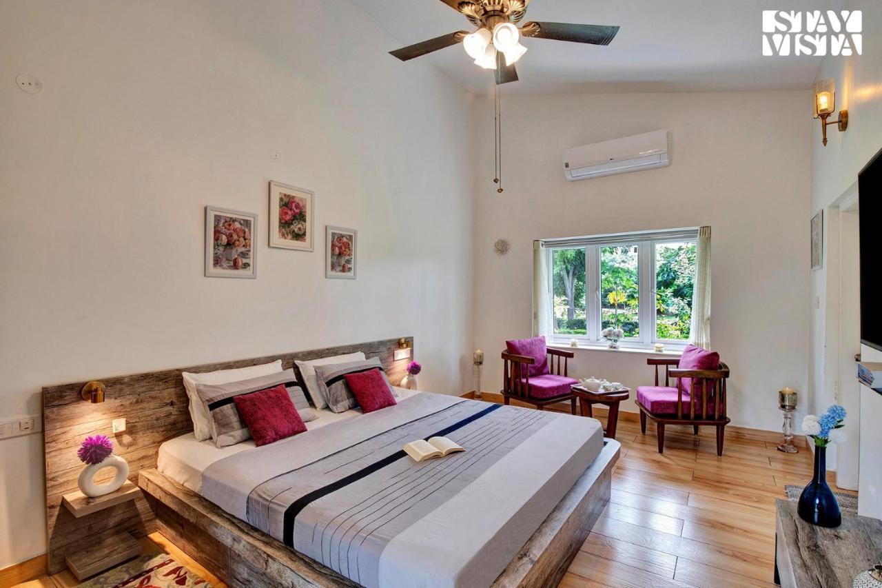Stayvista At Idyllic Farmhouse - A Glasshouse With Outdoor Pool Gurgaon Esterno foto