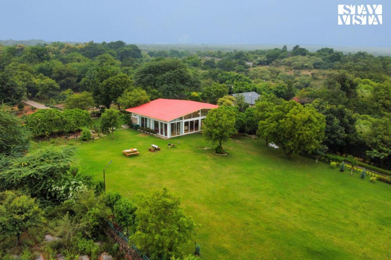 Stayvista At Idyllic Farmhouse - A Glasshouse With Outdoor Pool Gurgaon Esterno foto