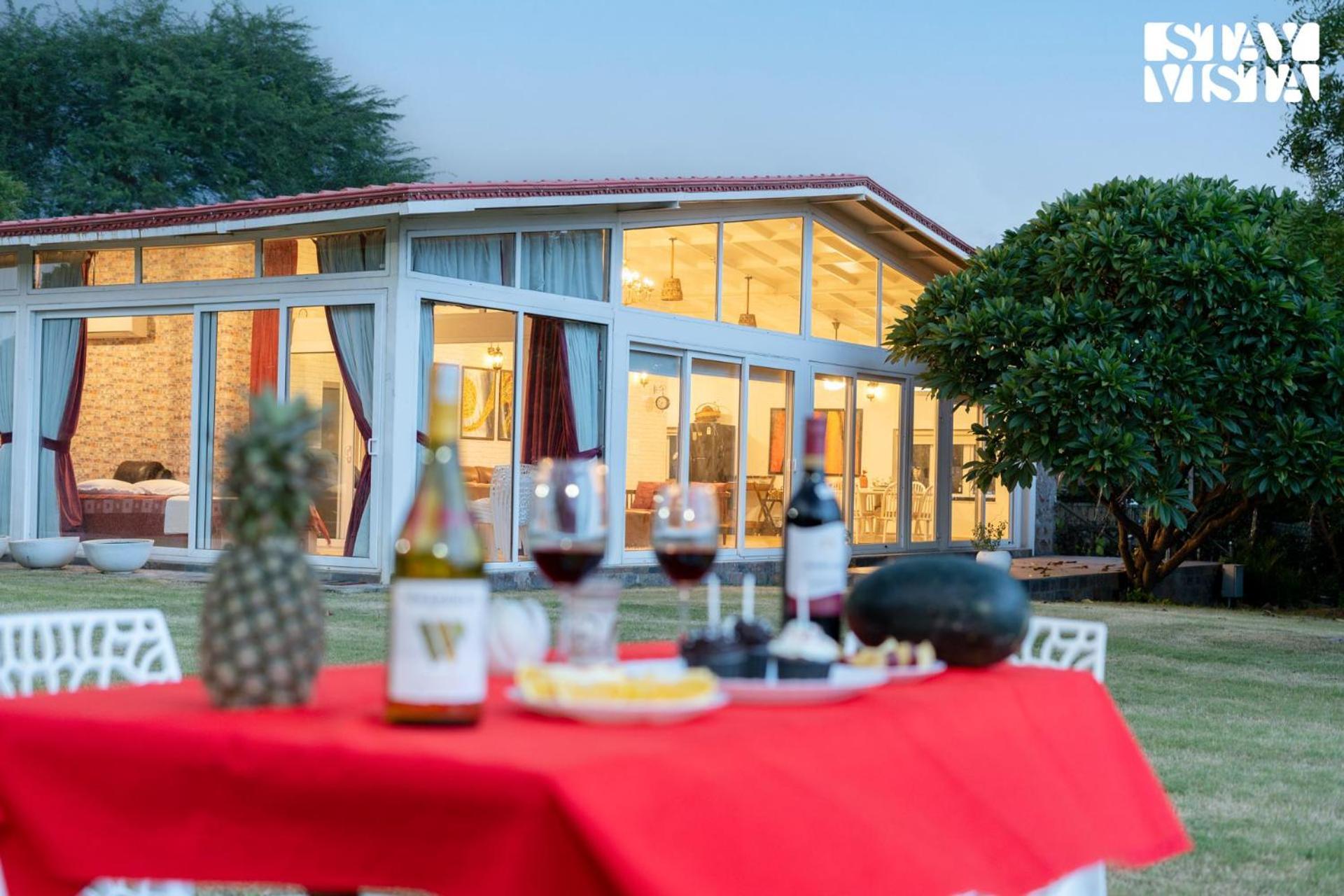 Stayvista At Idyllic Farmhouse - A Glasshouse With Outdoor Pool Gurgaon Esterno foto