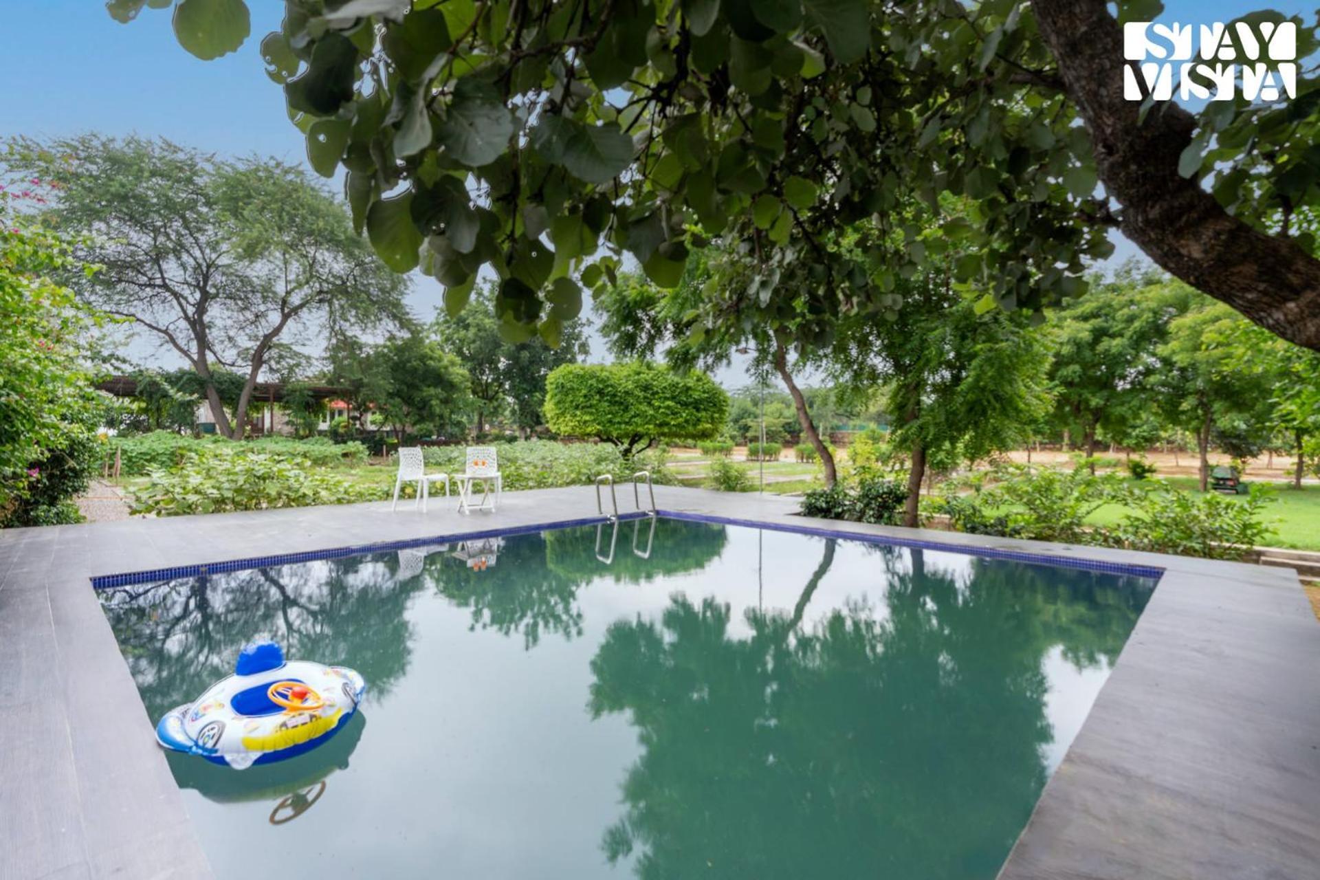 Stayvista At Idyllic Farmhouse - A Glasshouse With Outdoor Pool Gurgaon Esterno foto
